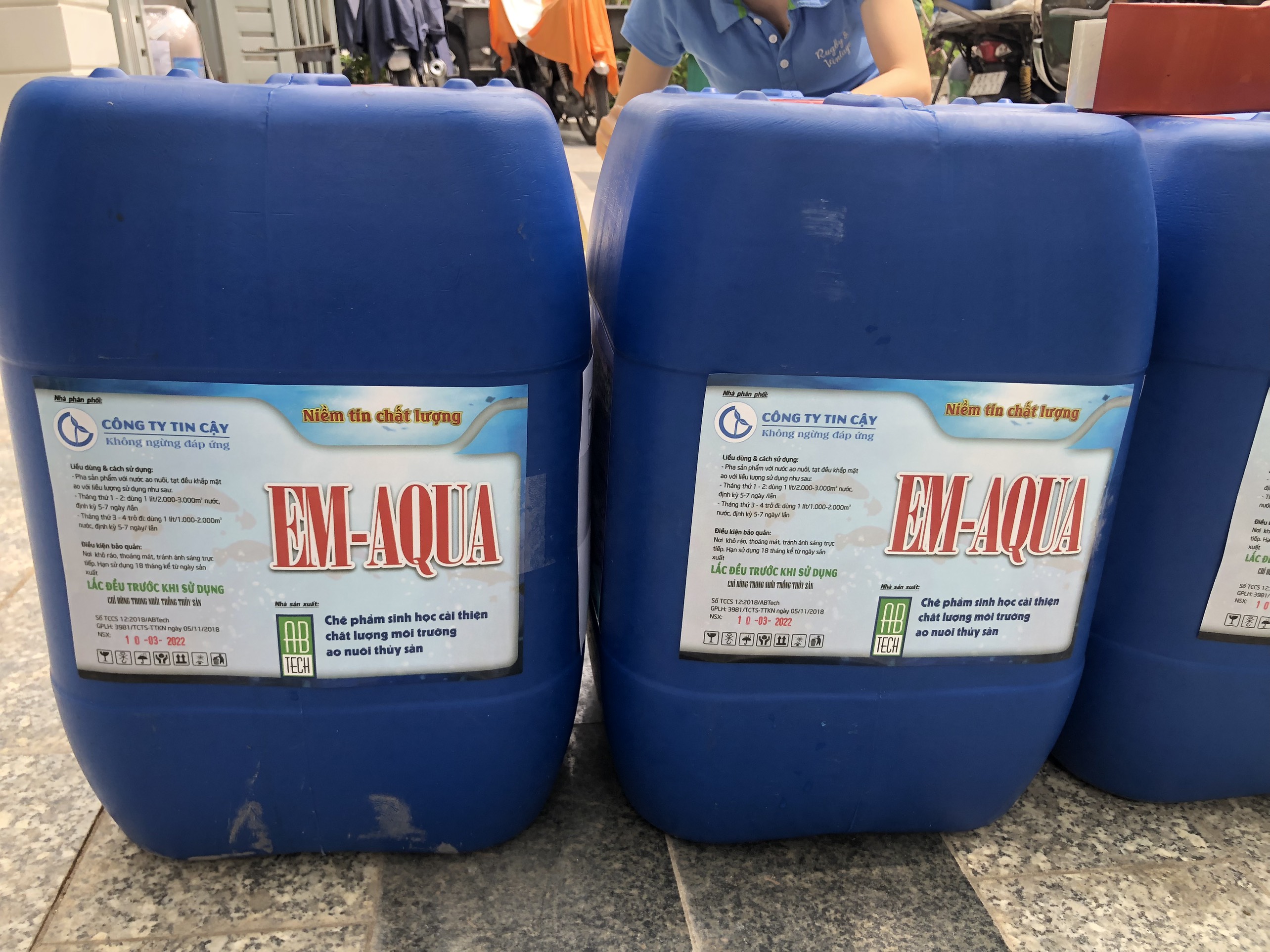 Chế Phẩm Sinh học Em Aqua chuyên xử lý nước, kiểm soát tảo, cải tạo màu nước, dùng trong thủy sản