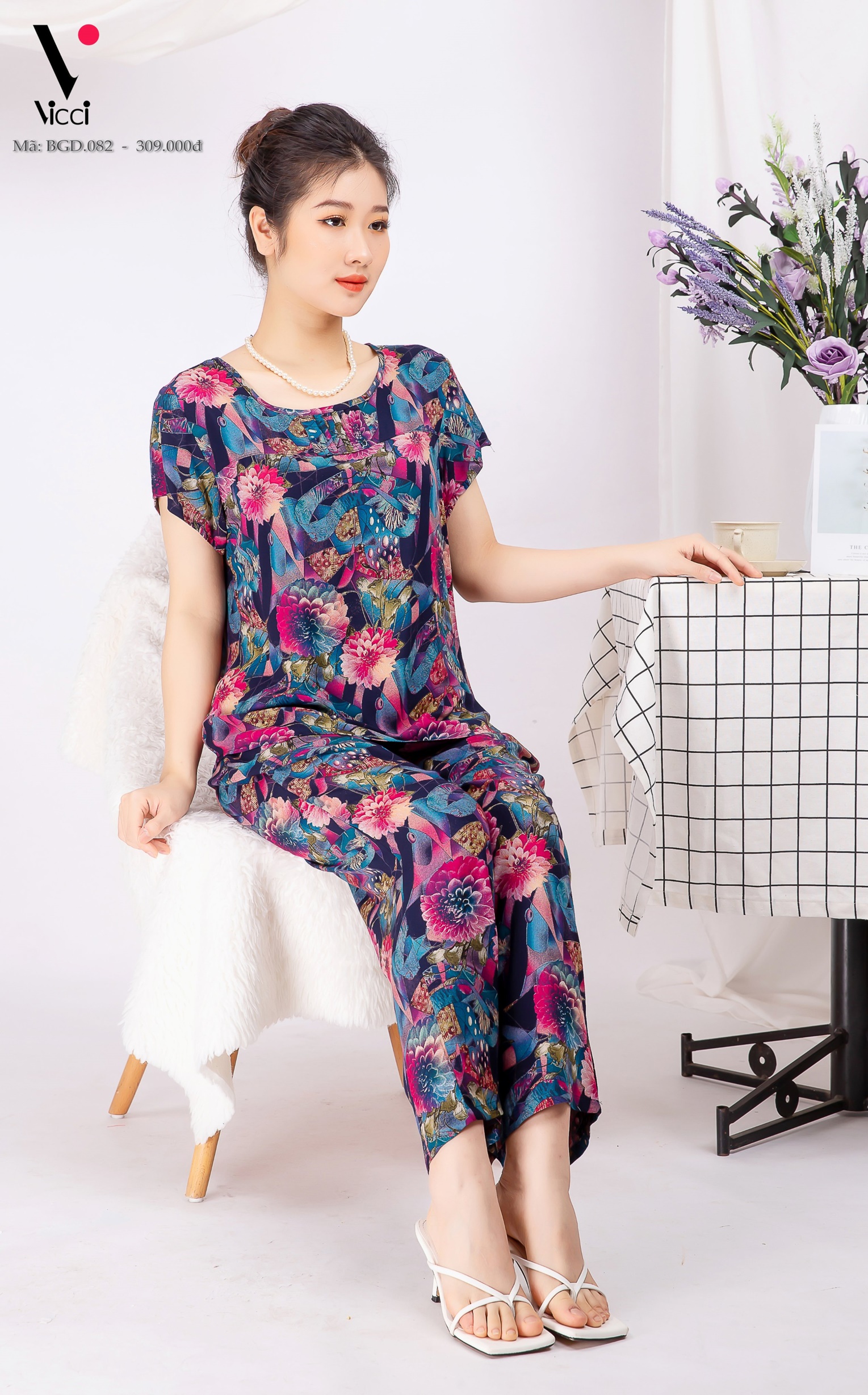 Bộ đồ nữ mặc nhà trung niên cho các bà, các mẹ - Bộ đồ ngủ Tole - Bộ mặc nhà trung niên vải lanh Vicci BGD.082, thiết kế áo cộc tay phối quần dài in hoạ tiết