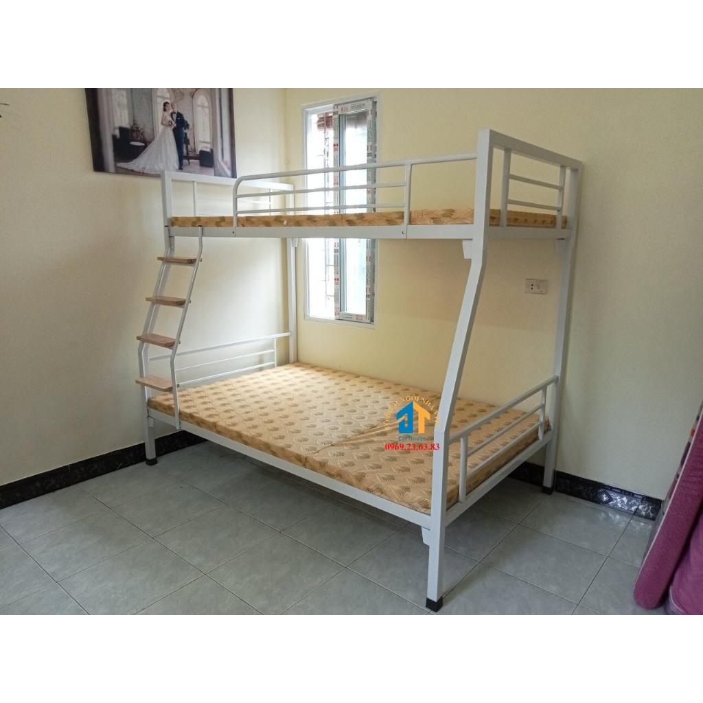 Giường sắt trên 1m2 dưới 1m4 màu trắng cực đẹp cực sang cầu thang bằng gỗ