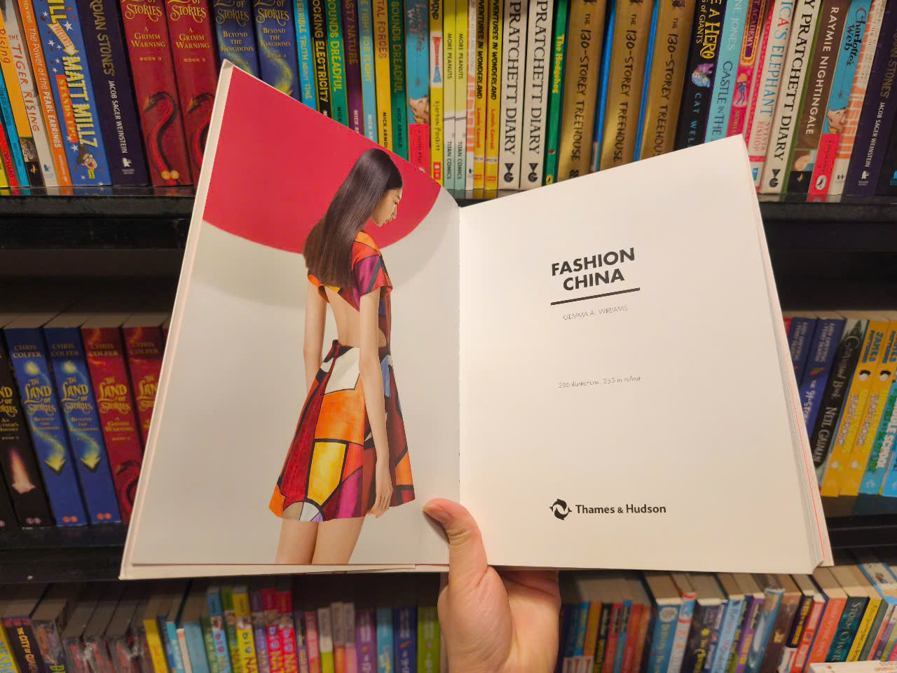 Sách - Fashion China by Gemma A. Williams - Sách tiếng anh, bìa mềm, Sách Nghệ thuật, Thiết kế / Art, Design Book