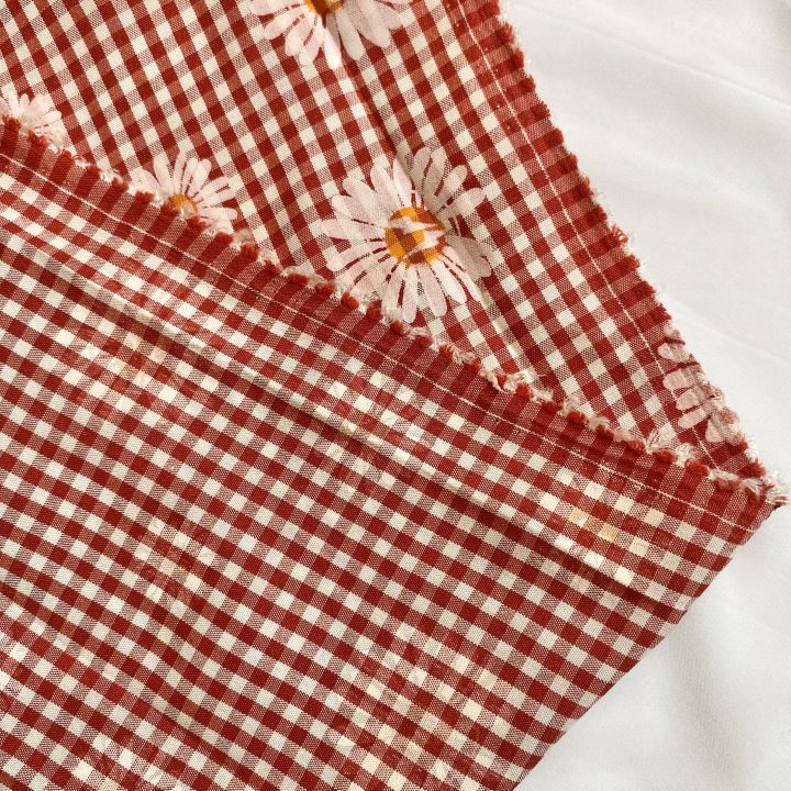 Vải Thô Cotton Pha Đỏ Hoa Cúc Sơn Khổ 1m46 - Không Co Giãn - May Đầm, Áo Kiểu, Đồ Bộ, Đồ Trẻ Em