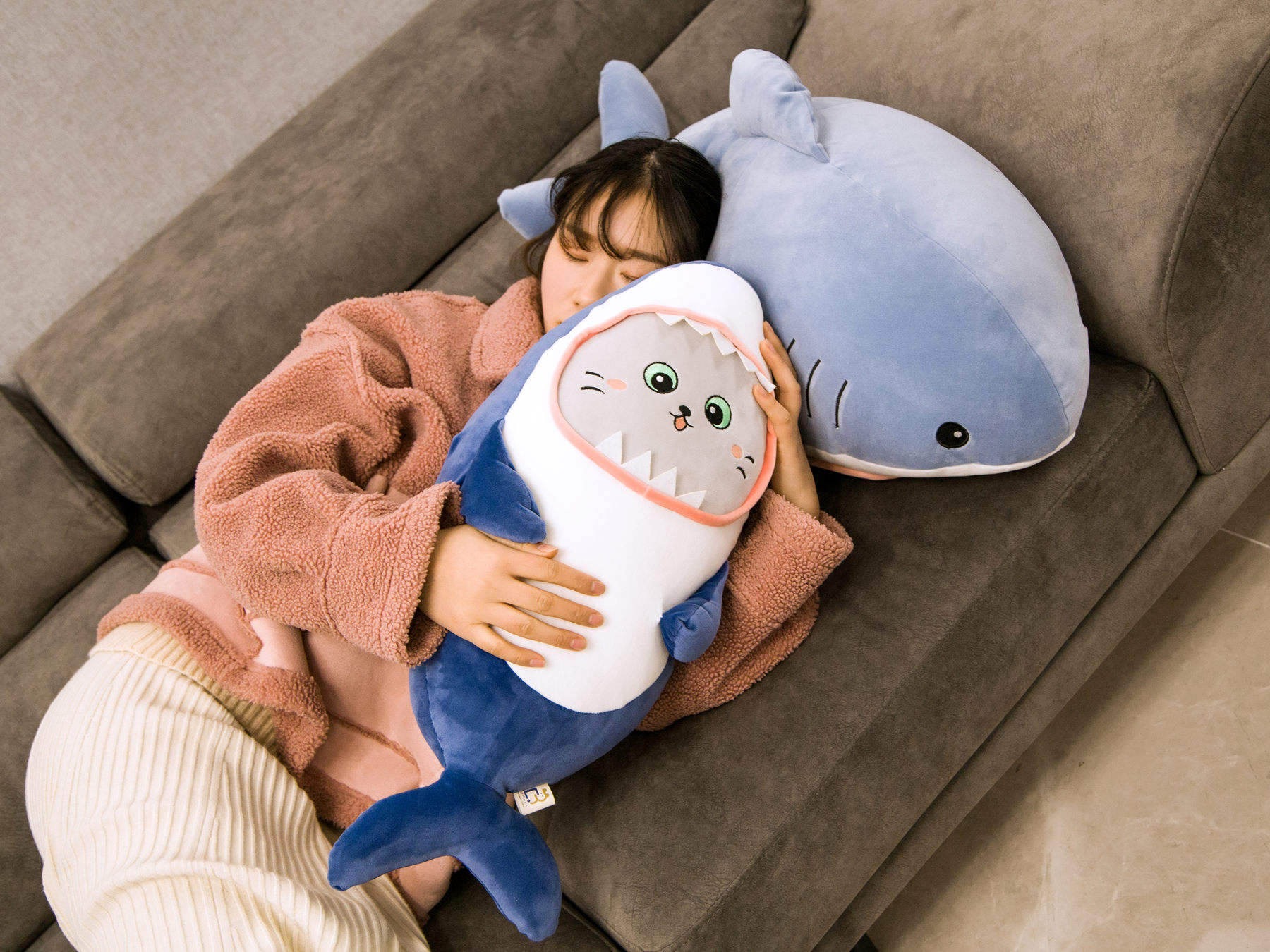 Gấu bông cá mập mặt mèo – Size từ 45 đến 110 cm  – Quà tặng thú nhồi bông baby shark siêu dễ thương – Gối ôm cho bé ngủ ngon