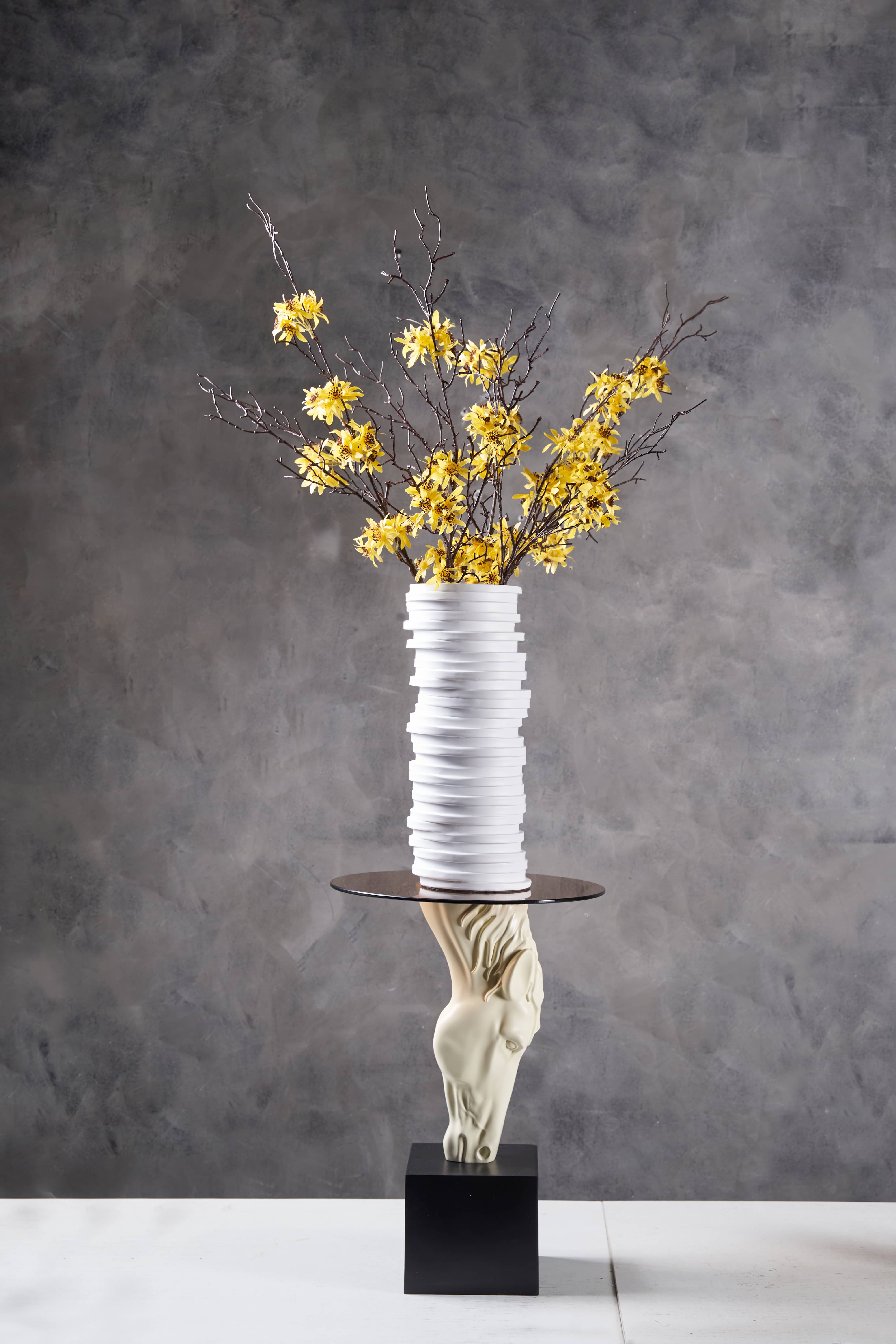 Decor ngựa trắng đỡ đĩa