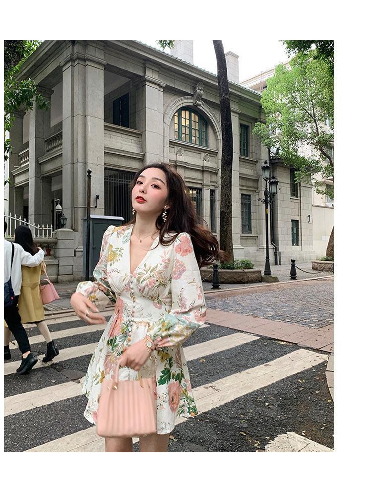 DONGSHOP 2023 Xuân/Hè Jumpsuit Nữ dài tay áo Hàn Quốc V cổ đèn lồng tay áo đầm in váy cao eo rộng chân quần