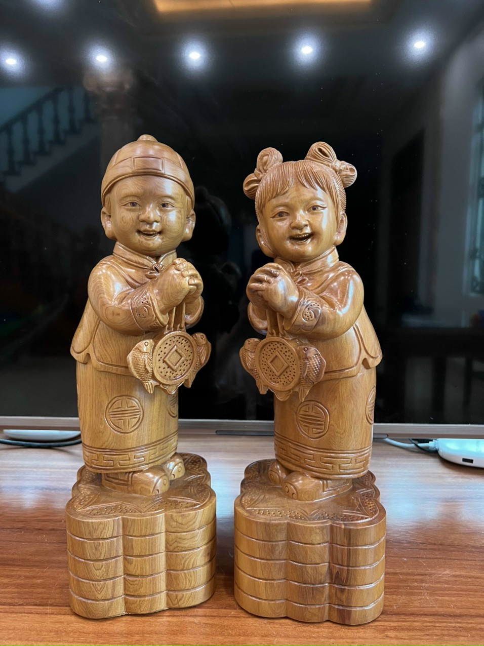 Cặp tượng tiểu đồng chúc phúc trang trí phòng khách bằng gỗ bách xanh thơm phức kt cao 40×14cm