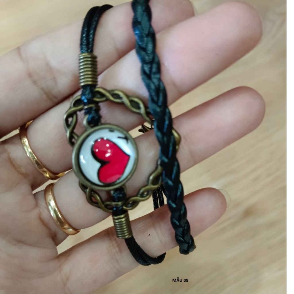 Vòng tay mix kiểu thời trang- Chất liệu: dây dù, dây da, đá, gỗ và kim loại...Mẫu mã đa dạng