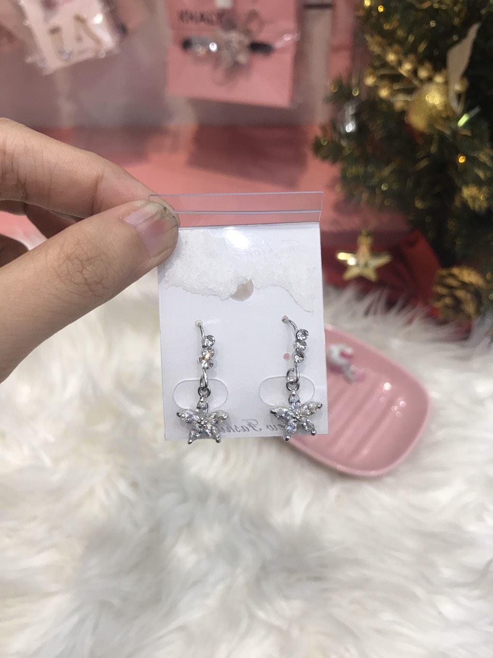 Đôi bông tai , hoa tai , trang sức kiểu tua rua dài hình 3 hột và hoa bạc đính hột mini lấp lánh cho bạn nữ - 200BTTURU01