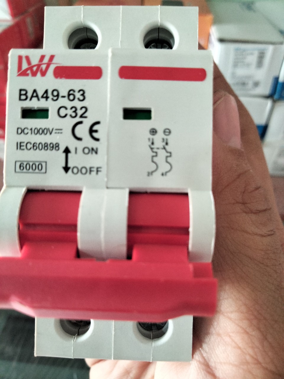 CB đóng ngắt DC 1000V 32A,63A,125A LW chuyên dụng điện mặt trời