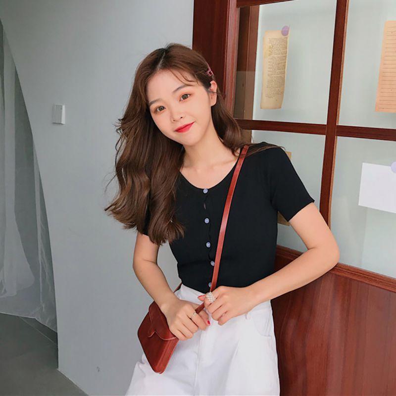 Áo thun dệt kim tay ngắn cổ vuông
