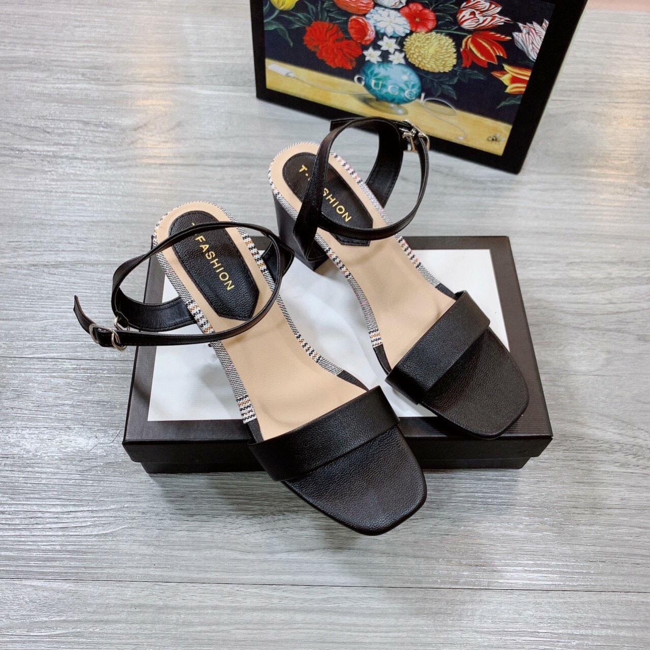 Giày Sandal Nữ Quai Ngang Đế Thấp 