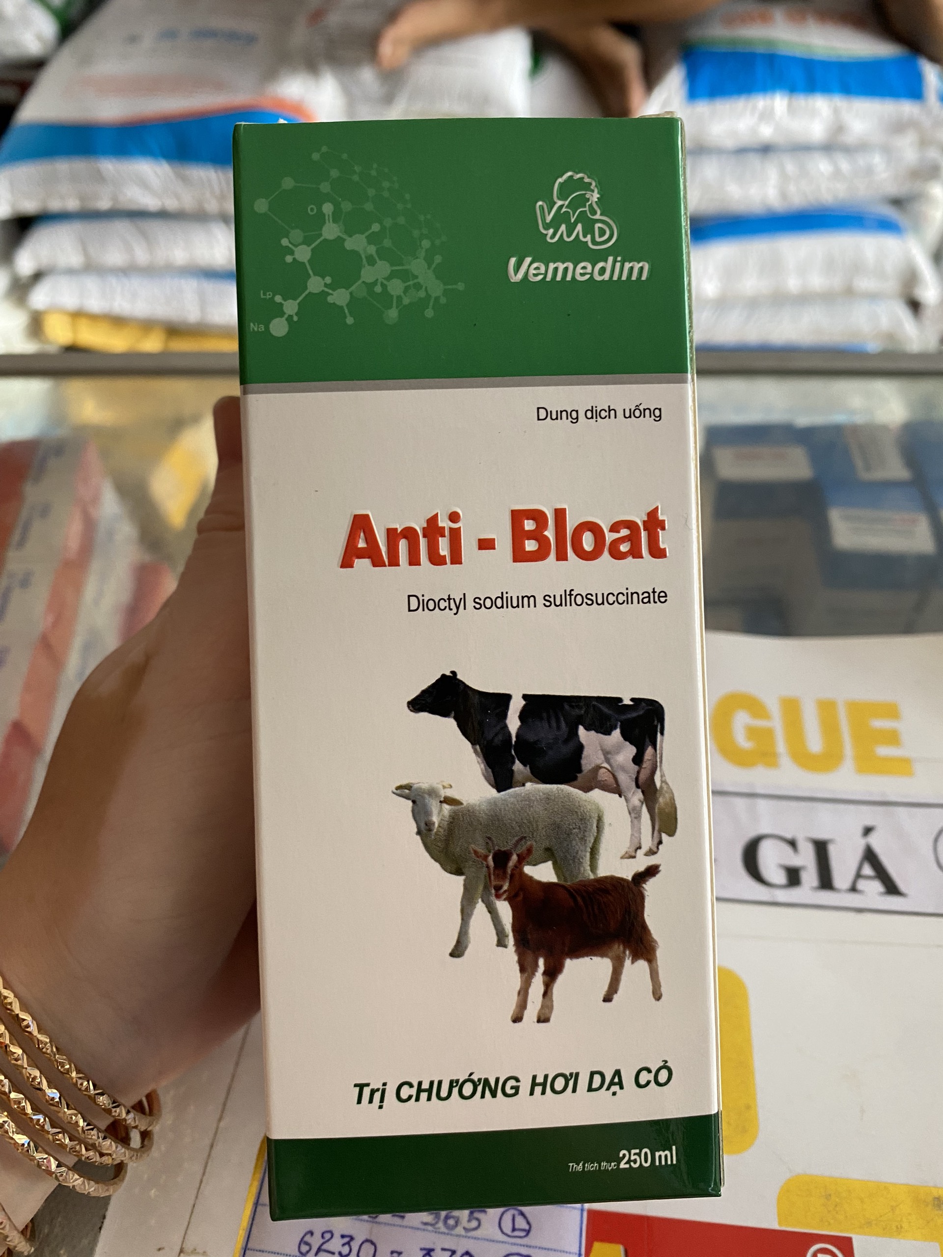 ANTI BLOAT CHƯỚNG HƠI DẠ CỎ TRÊN ĐỘNG VẬT NHAI LẠI BÒ DÊ, NGỰA CHAI 250ML