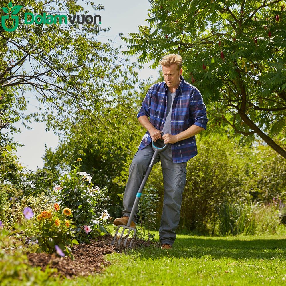 Chĩa trồng cây cán dài 117cm Gardena 17013-20