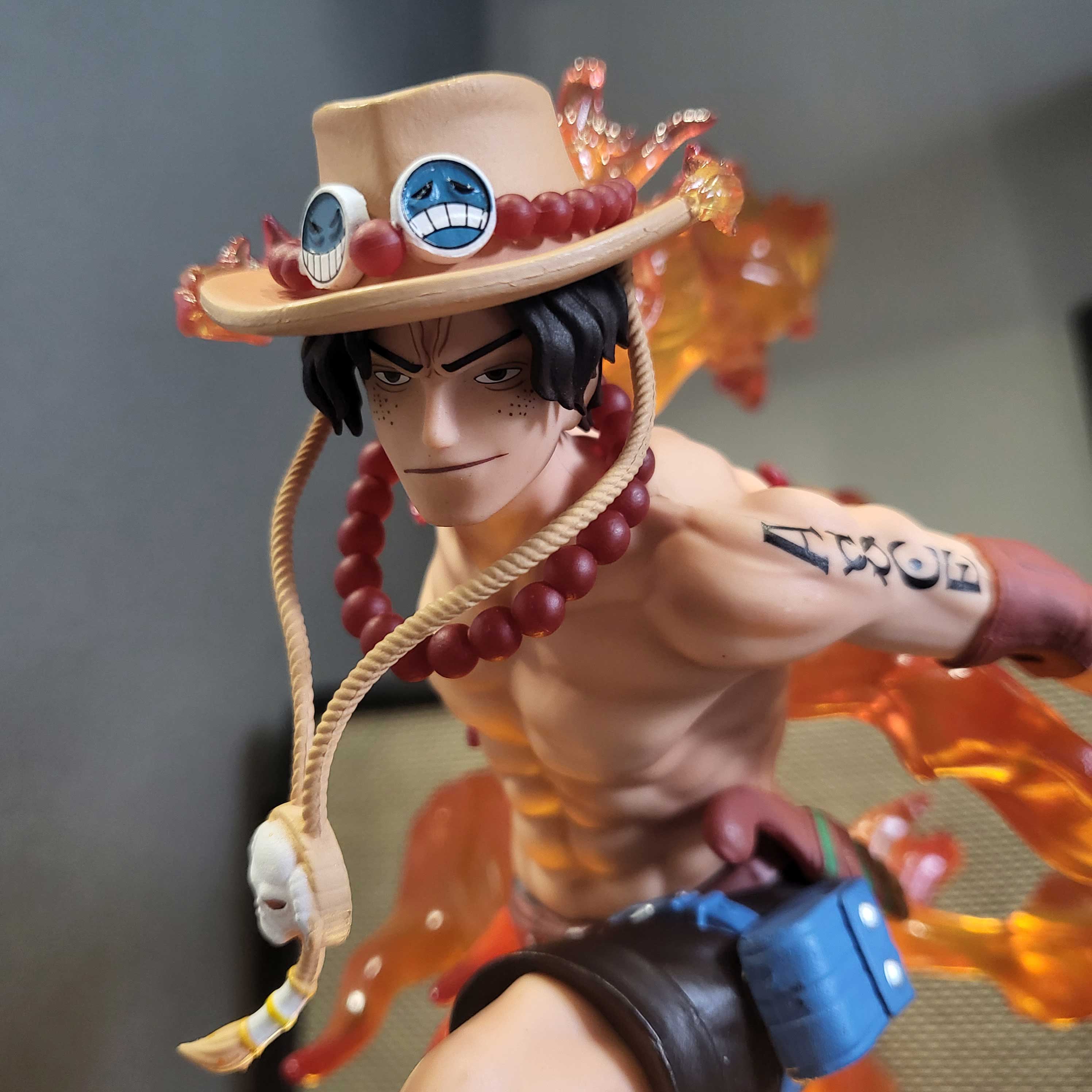 Mô hình ACE chiến đấu 24 cm có LED (usb) - One Piece