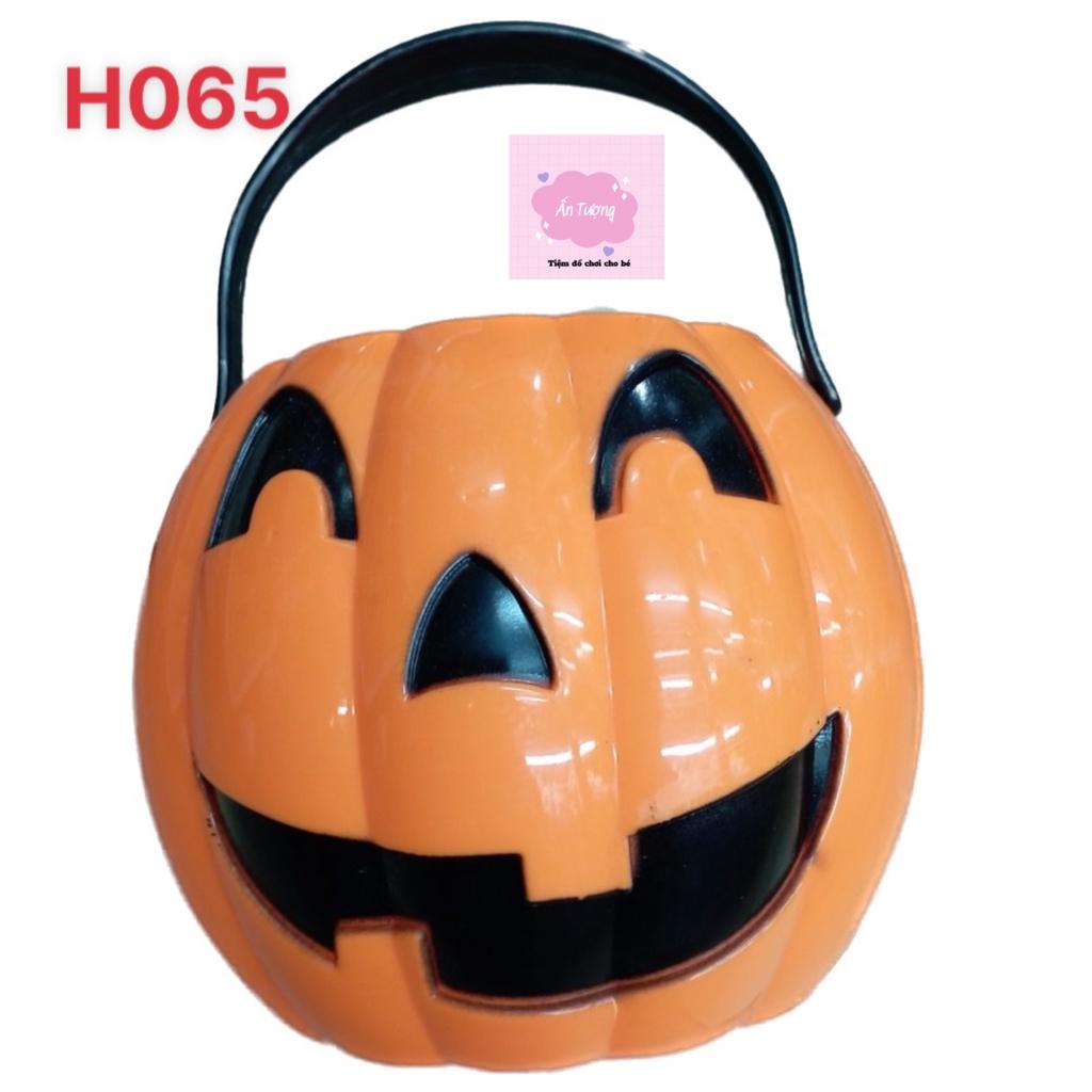 Giỏ bí ngô xin kẹo Halloween