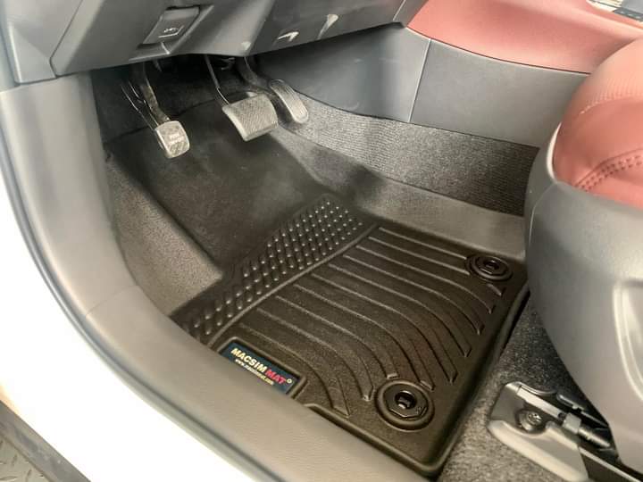 Thảm lót sàn xe ô tô Toyota Cross 2020 - tới nay chất liệu TPE thương hiệu Macsim màu đen