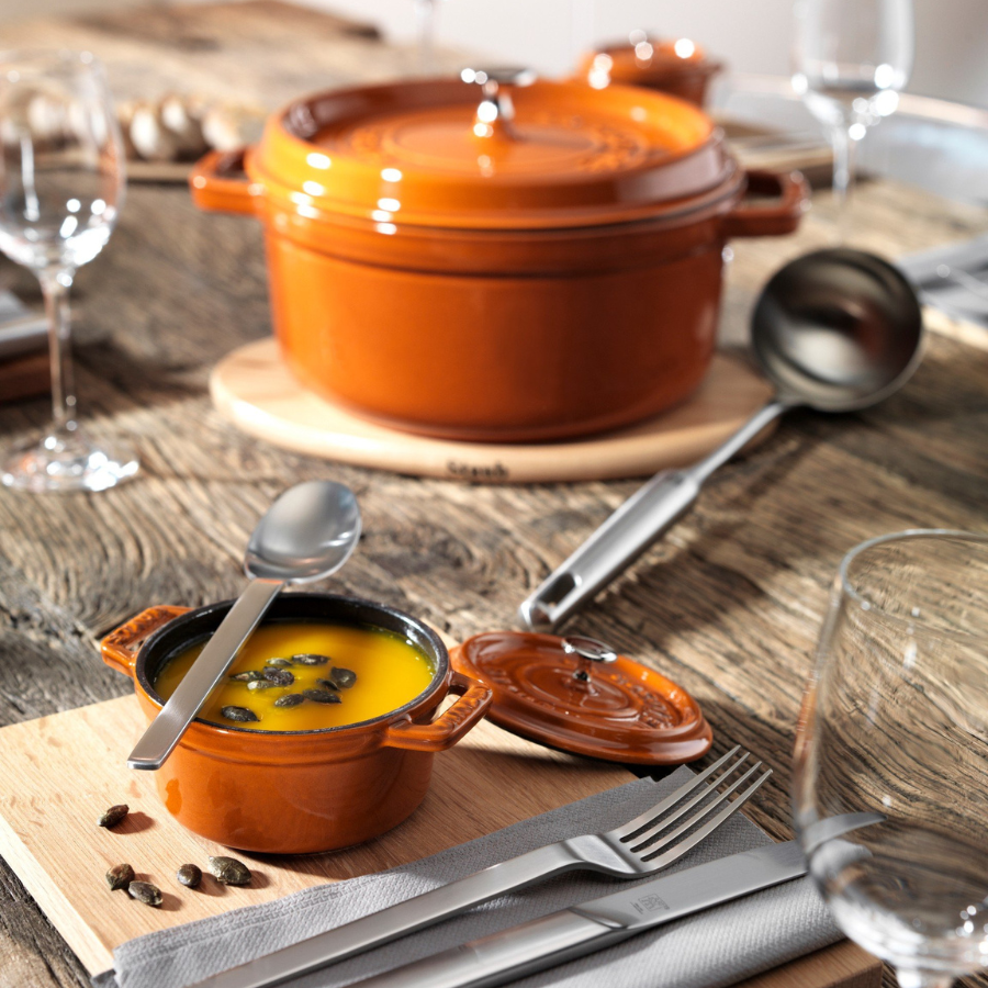 Nồi Gang Tròn Staub Màu Nâu Vàng - Nhiều Kích Cỡ