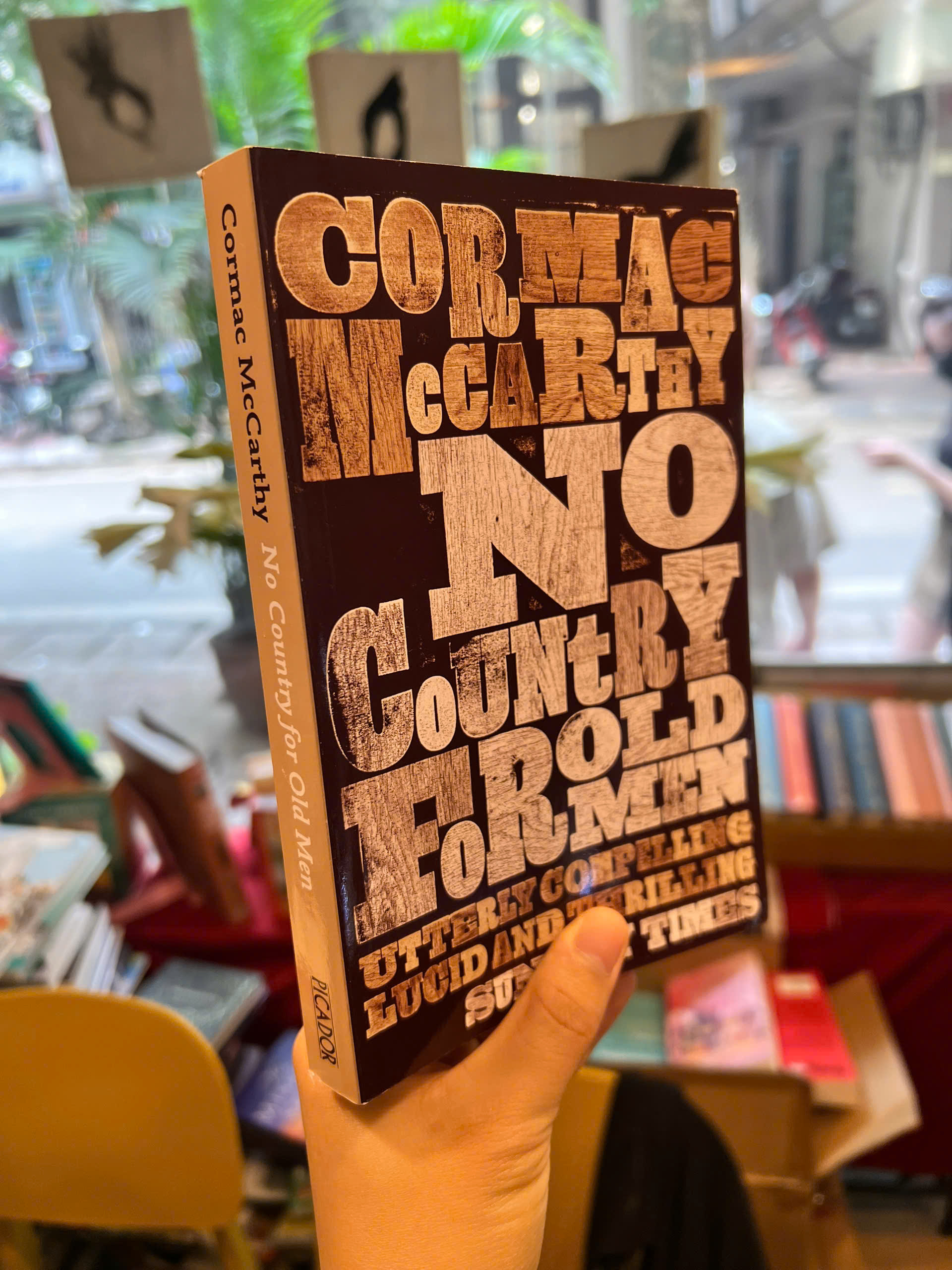 Sách - No Country For Old Men by Cormac McCarthy | Fiction / Thriller / Crime / Ngoại văn nhập khẩu