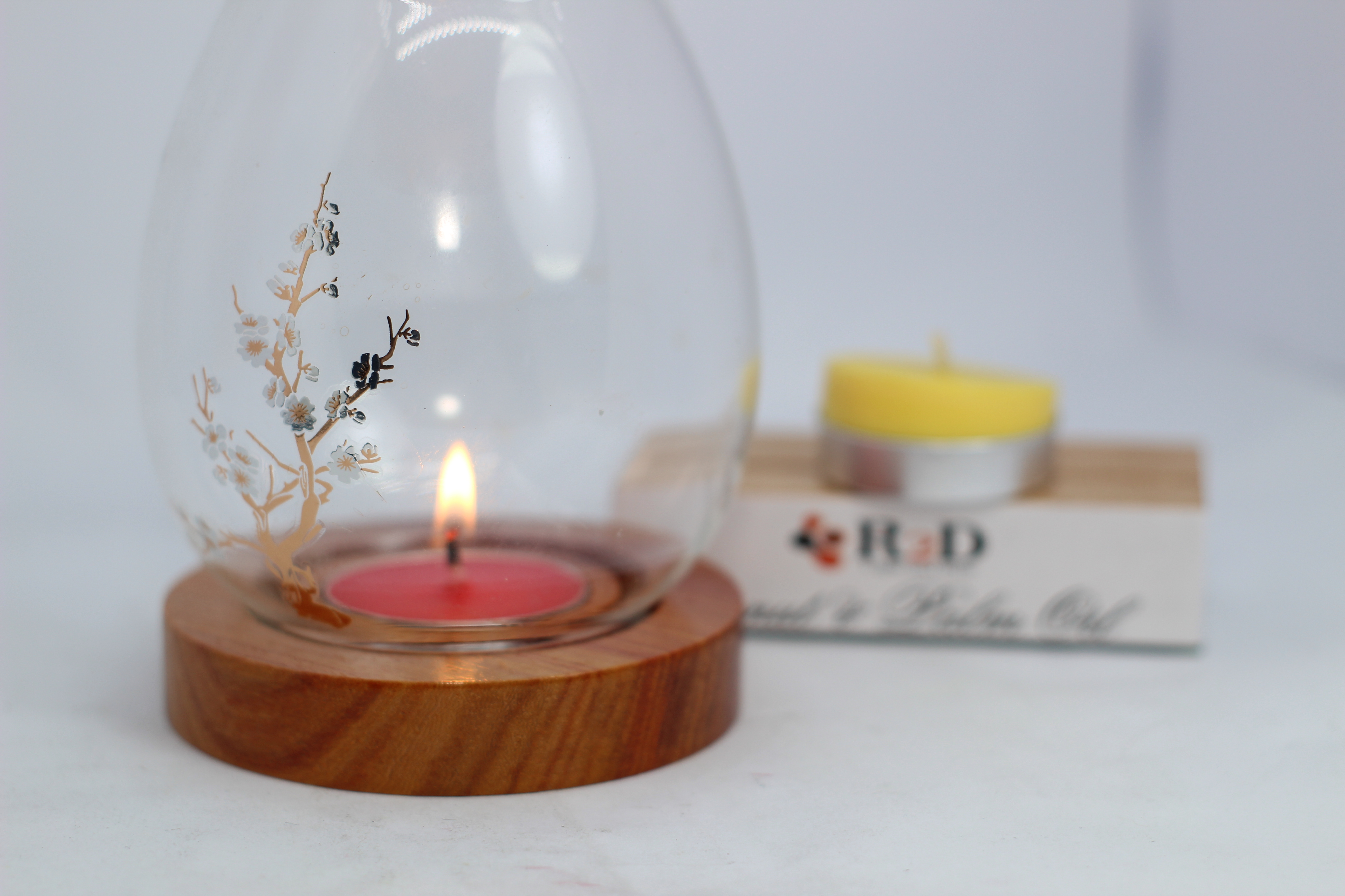 Nến trà Tealight màu đỏ hộp 10 viên chính hãng R2D không khói không mùi dùng cho đèn thiền