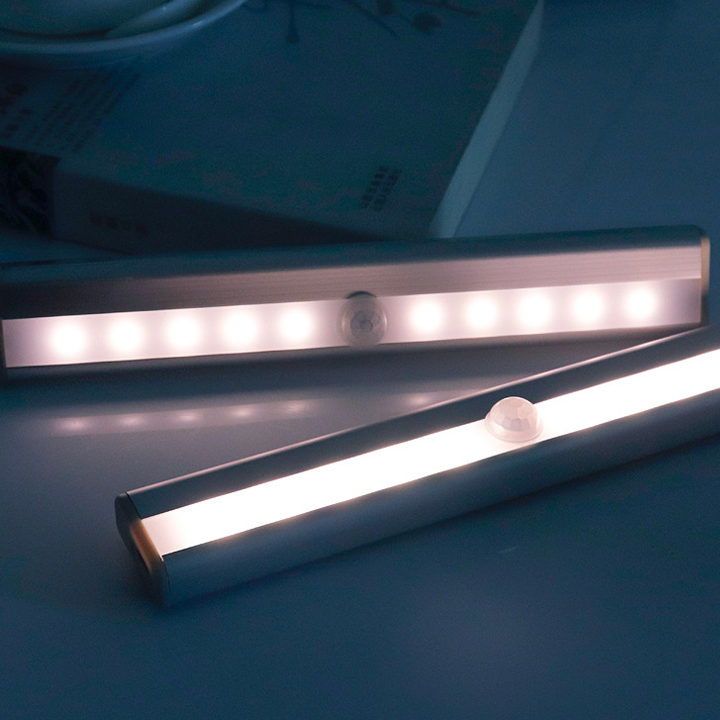 Đèn led gắn tủ quần áo dùng pin,cảm biến thông minh, gắn tủ quần áo tiện dụng