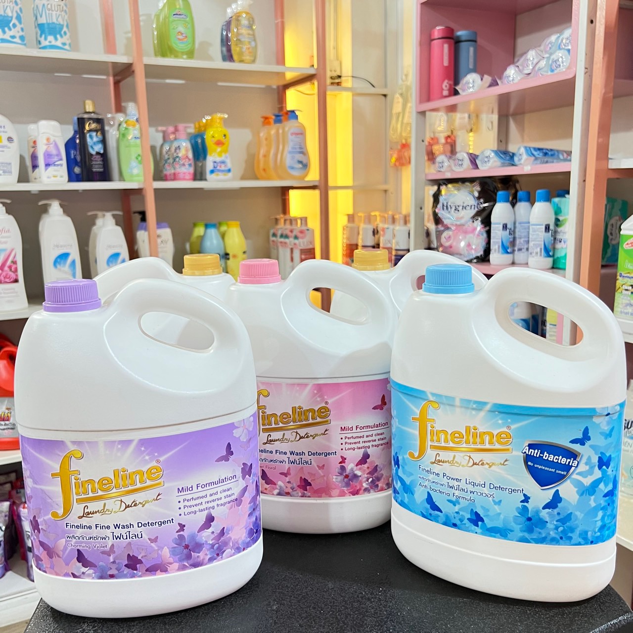 Nước Giặt Xả xứ sở của những nụ cười thân thiện 3000ml lâu hương lâu