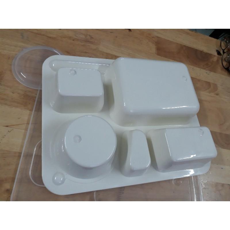 Khay 6 ngăn đựng cơm văn phòng, bán căntin, suất ăn công nghiêp melamine có 2 nắp đậy, hoa xamh/đỏ