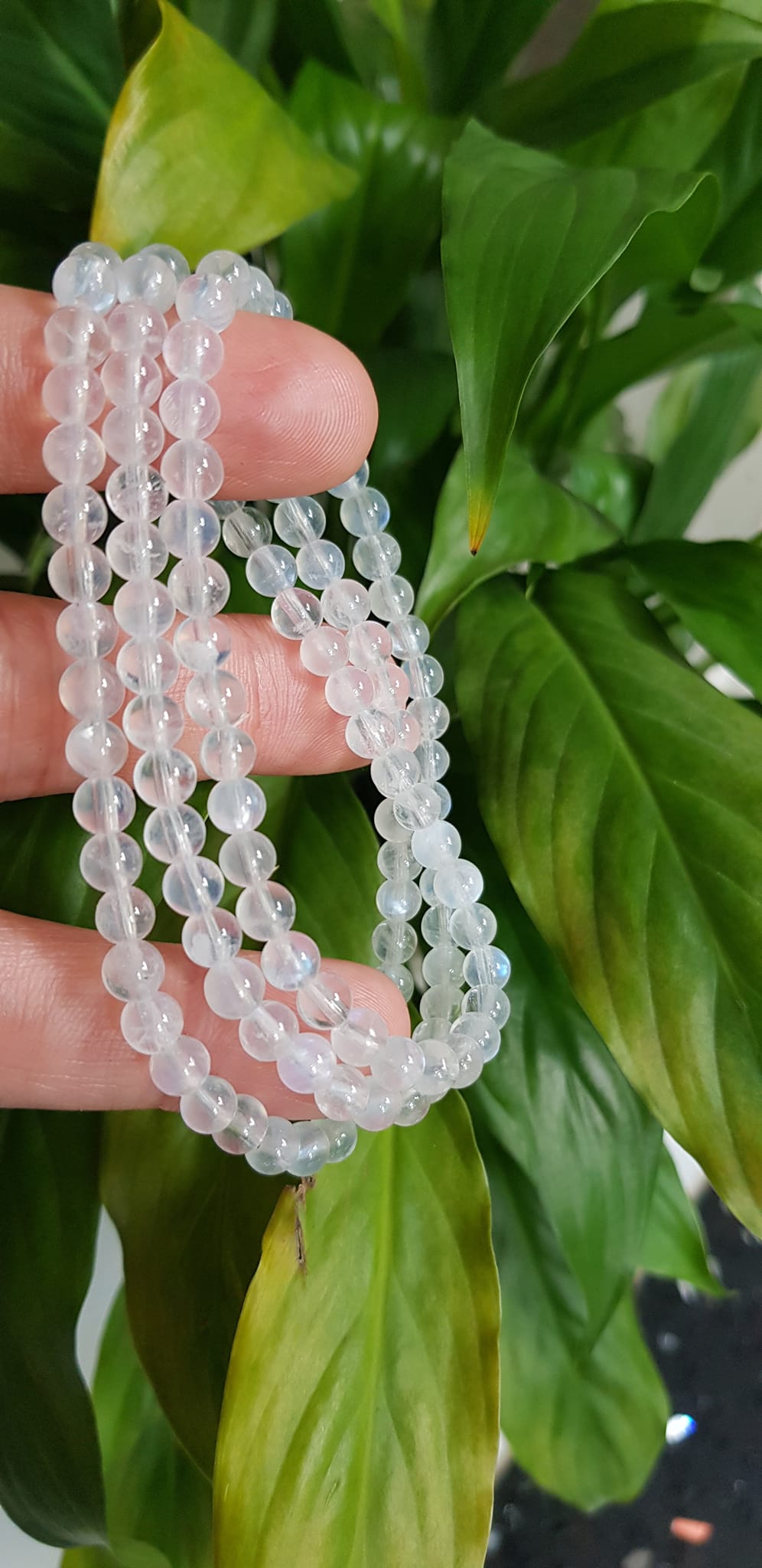 Vòng tay nữ moon vip quấn 3 vòng trắng ánh xanh nhẹ size hạt 5mm hợp nữ mệnh kim mệnh thuỷ đeo đẹp may mắn tốt sức khỏe công việc ạ