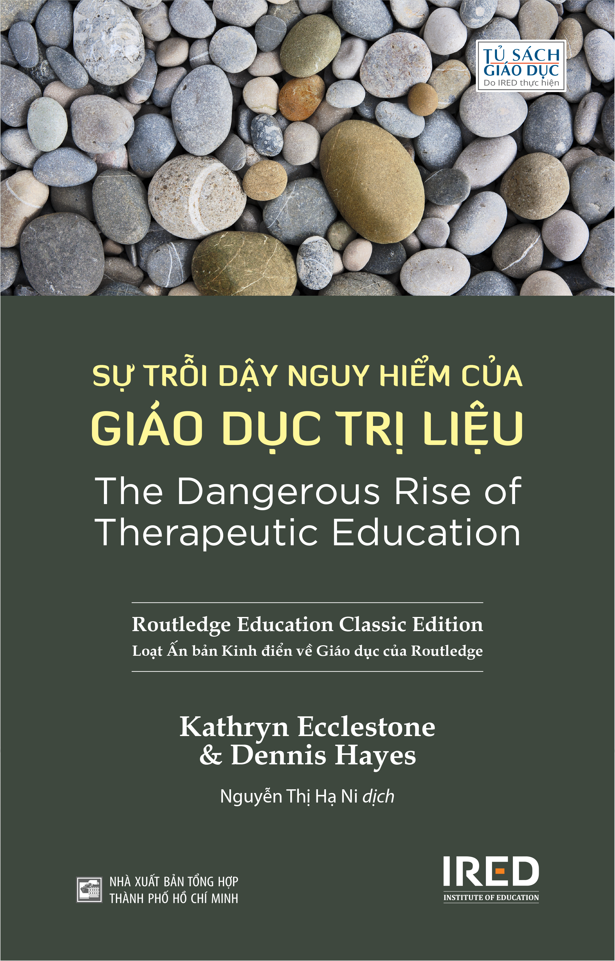 SỰ TRỖI DẬY NGUY HIỂM CỦA GIÁO DỤC TRỊ LIỆU (The Dangerous Rise of Therapeutic Education) - Loạt Ấn bản Kinh điển về Giáo dục của Routledge - Kathryn Ecclestone và Dennis Hayes (bìa mềm)