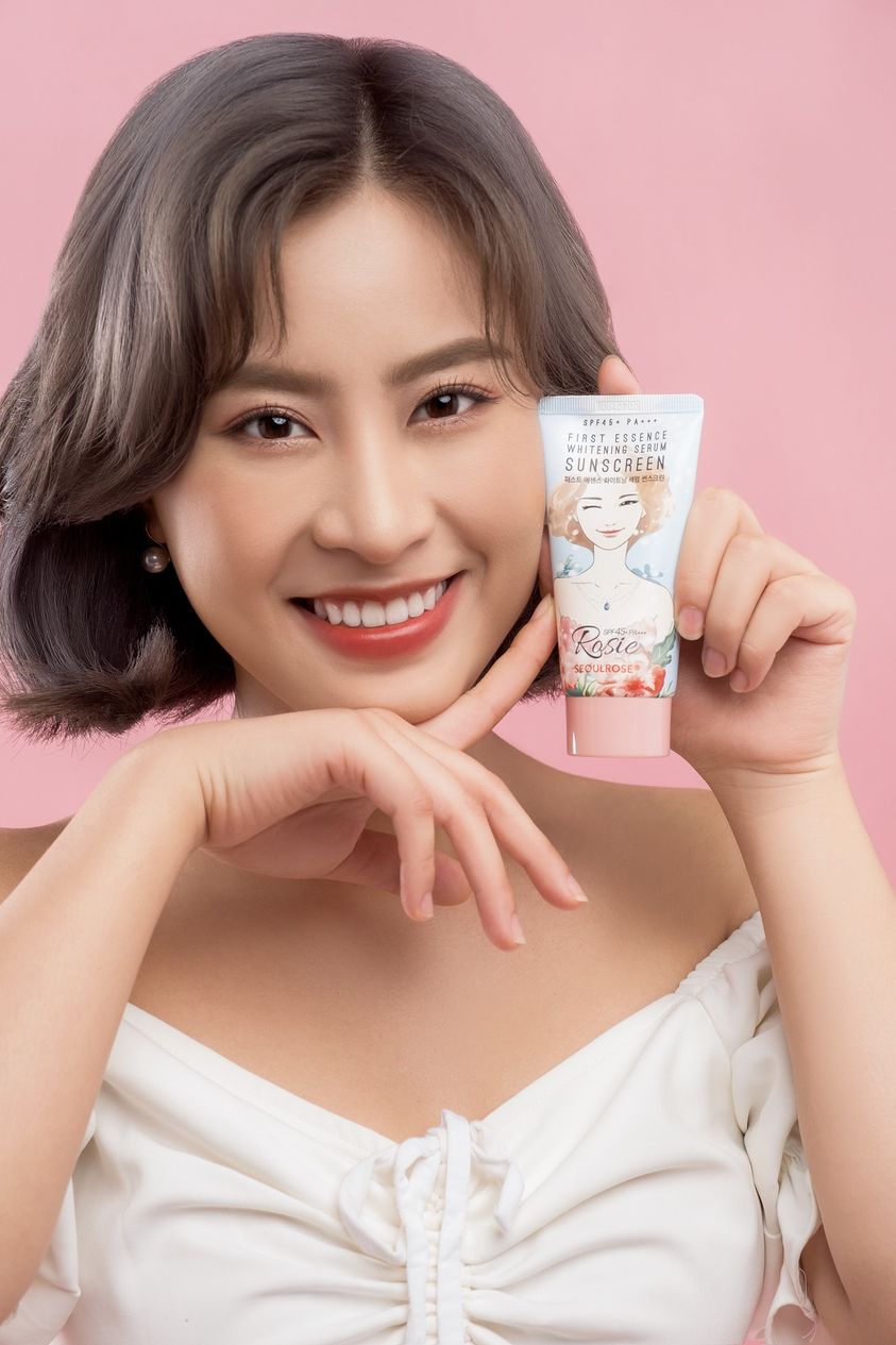 Kem Chống Nắng Rosie Seoul Rose First Essence Whitening Serum Sunscreen