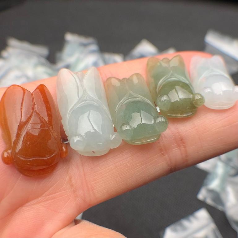 Ve sầu ngọc phỉ thúy tự nhiên Jadeite A