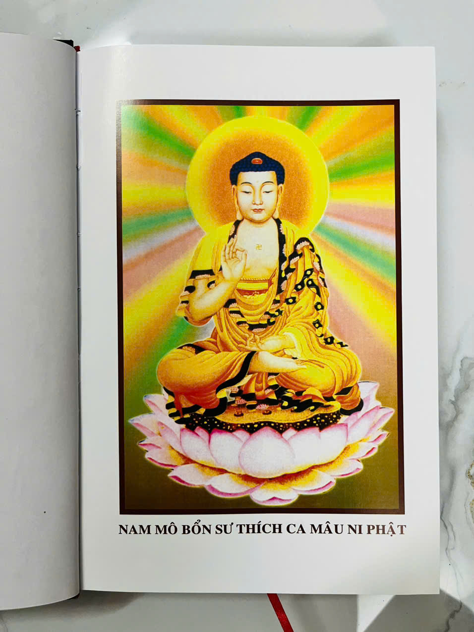 Kinh Thủ Lăng Nghiêm - Bìa cứng ép kim tặng kèm bao sách, Khổ 24x16cm