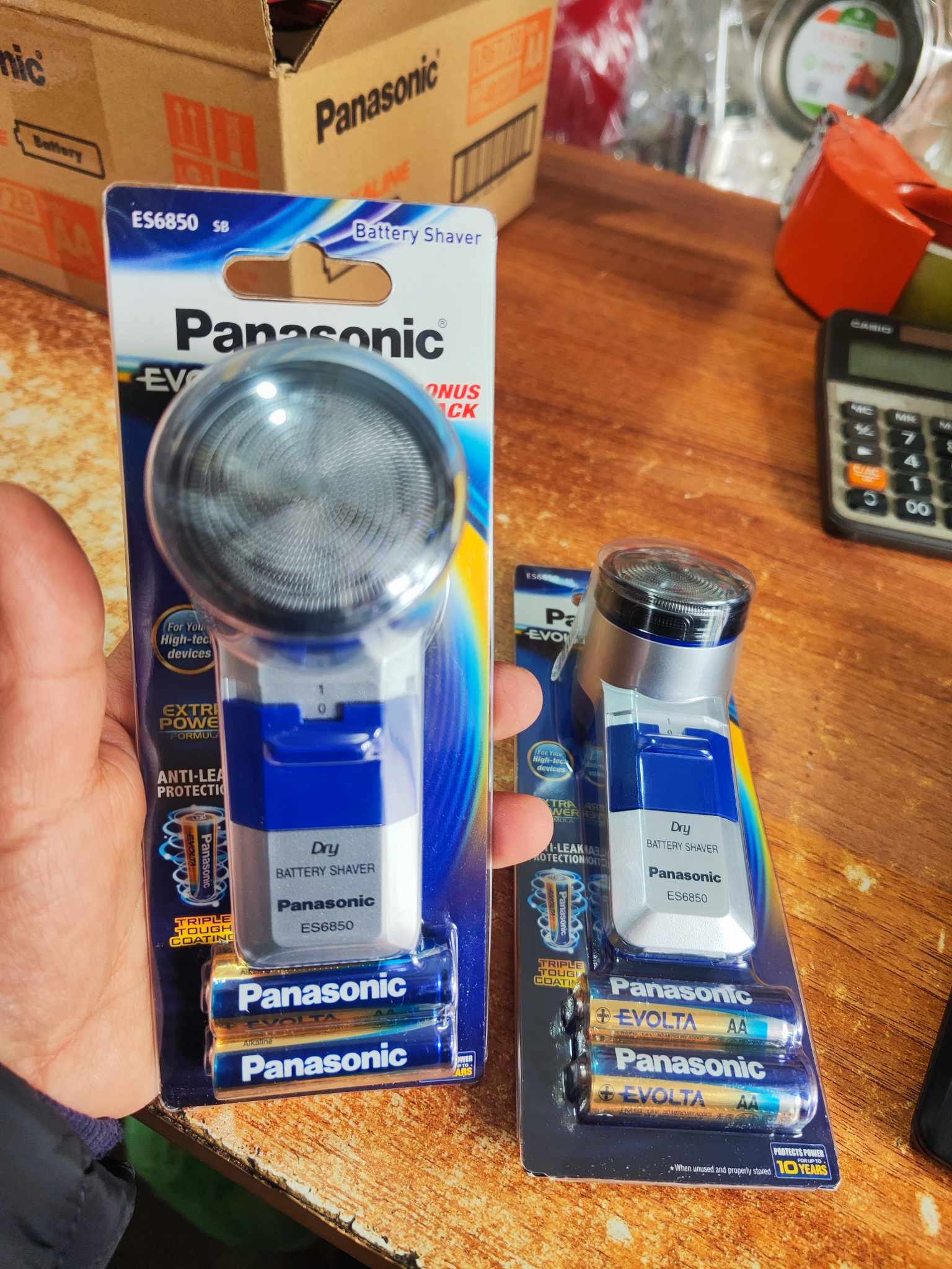 Máy cạo râu Panasonic ES6850 xuất xứ Thái Lan tặng kèm 2 Pin AA - Hàng chính hãng
