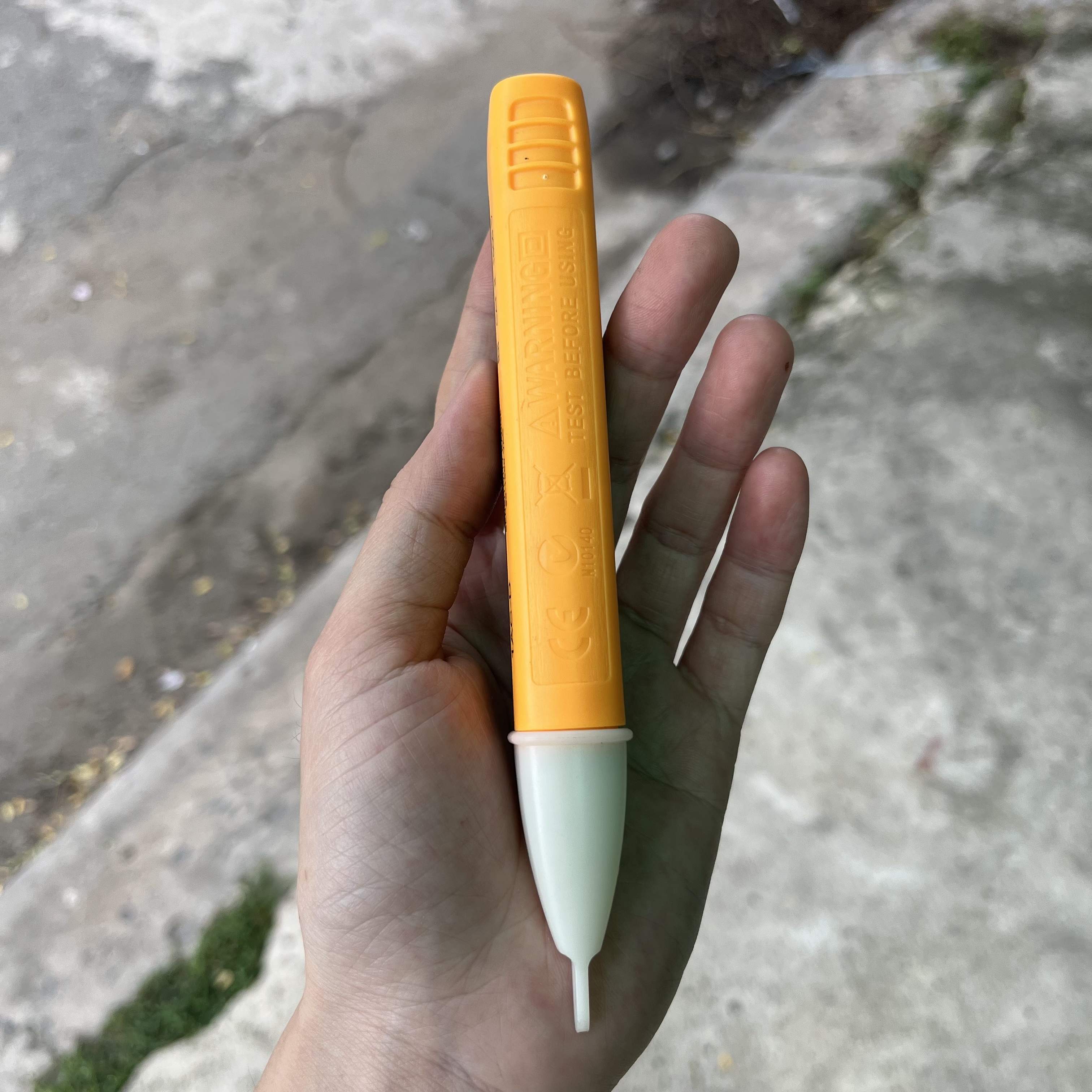 Bút thử điện cảm ứng không chạm + tặng 2 cục pin