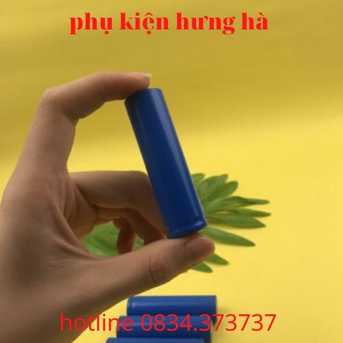 Quạt tích điện cầm tay NO.666 ,  để bàn được , có 4 màu đen ,xanh, trắng ,hồng như hình