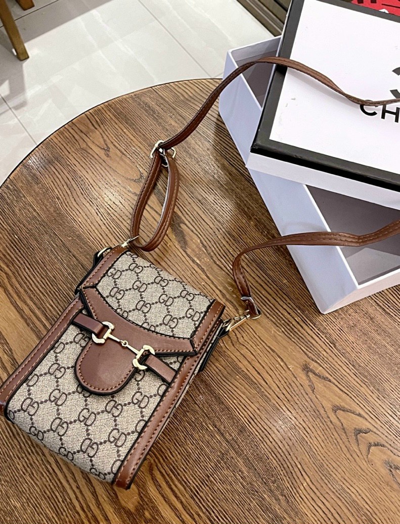 Túi Xách Nữ Gucci Đeo Chéo Đi Chơi Kiểu Dáng Dài Sang Trọng