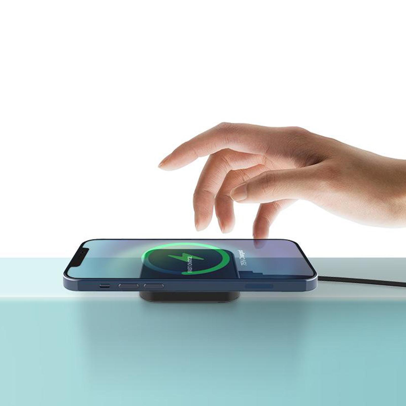 15W Magnetic Auto Aligned Fast Charging Wireless Charger for iPhone 12 pro
