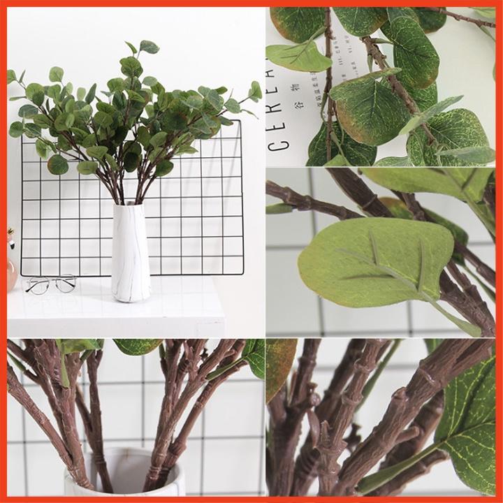 Cành khuynh diệp giả dùng để cắm kèm với hoa