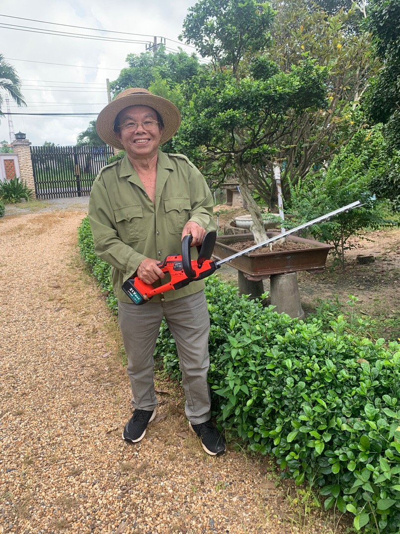 Máy cắt tỉa hàng rào, máy tỉa cây cảnh dùng pin Lapusen, chuẩn lõi đồng không chổi than