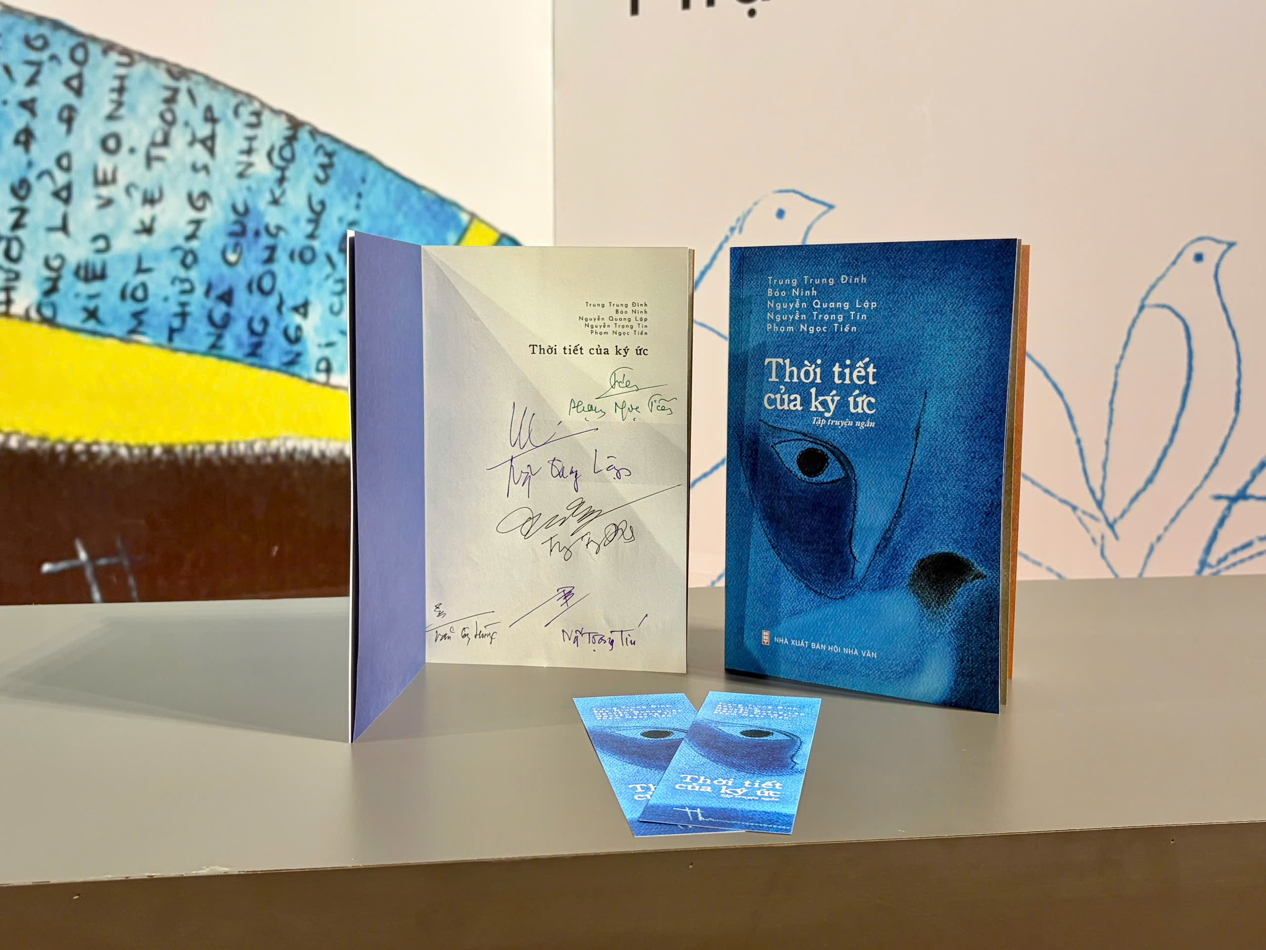 (Tập truyện ngắn, Tặng kèm Bookmark và Chữ ký) THỜI TIẾT CỦA KÝ ỨC – Bảo Ninh, Trung Trung Đinh, Nguyễn Quang Lập, Nguyễn Trọng Tín, Phạm Ngọc Tiến – NXB Hội Nhà Văn