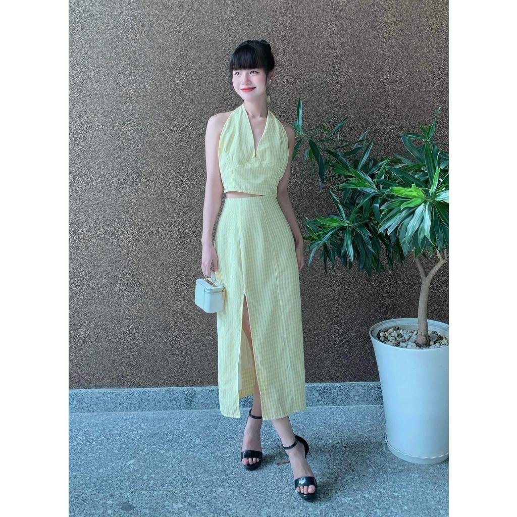 Set áo yếm lưng smocking kèm chân váy xẻ tà 2 lớp