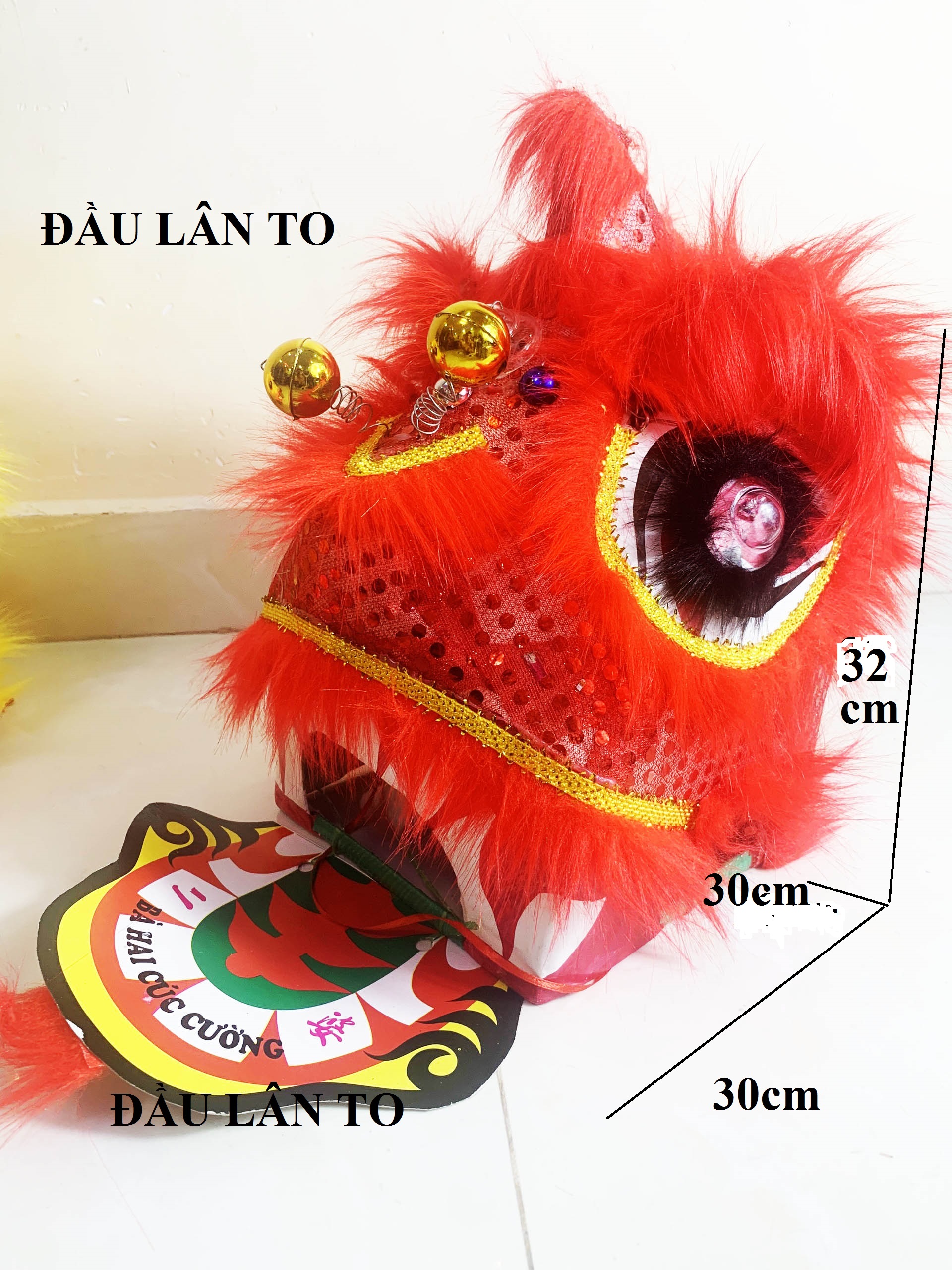 Đầu lân, sư tử, có đèn cử động chơp mắt rất đẹp, trông lân bằng da, đầu ông địa