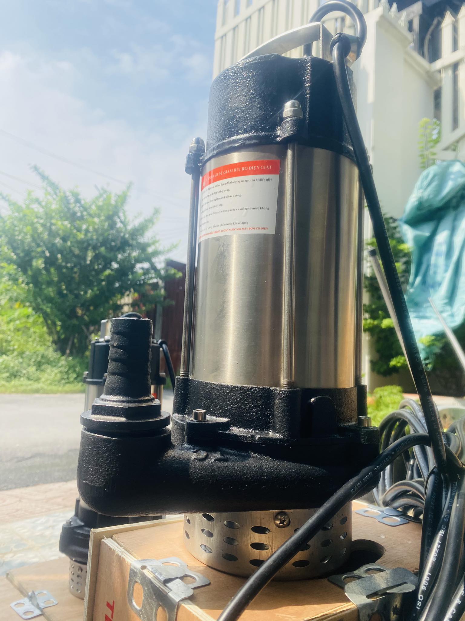 MÁY BƠM CHÌM 750W 1HP BƠM CHẤT THẢI, BÙN ĐẤT,CHỐNG NGẬP, THÂN INOX ĐỘNG CƠ NGÂM DẦU CÁCH ĐIỆN TẢN NHIỆT CAO CẤP, BẢO HÀNH 1 NĂM ĐỔI MỚI 3 THÁNG ĐẦU NẾU LỖI