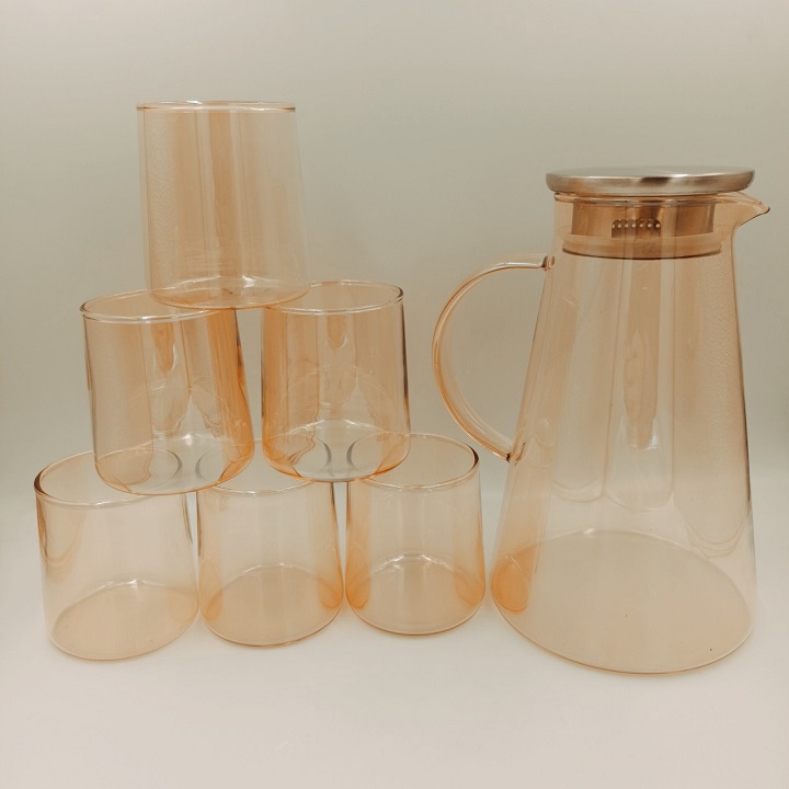 Bình Thủy Tinh Chịu Nhiệt Màu Vàng Cao Cấp 1,8 L Tặng Kèm 6 Cốc không quai vàng Sang Trọng Tinh Tế.