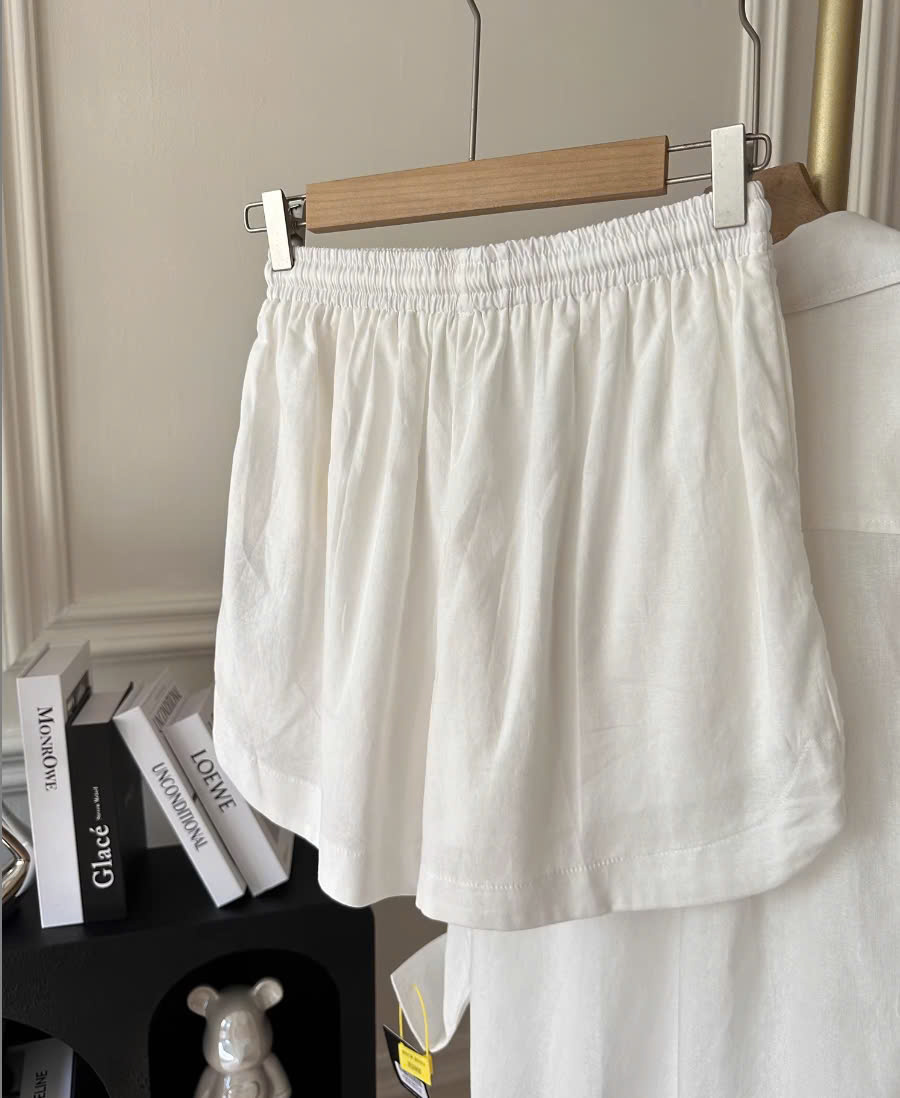 Set bộ đùi chất linen gồm áo sơ mi túi ngực và 1 quần short dây rút lưng cao màu trắng BV05