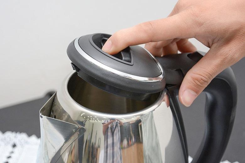 Bình đun siêu tốc Comet CM8217 – Hàng chính hãng -  Dung tích 1.8L, công suất 1500W, Inox 304 chống bỏng – Tự ngắt an toàn, thiết kế sang trọng