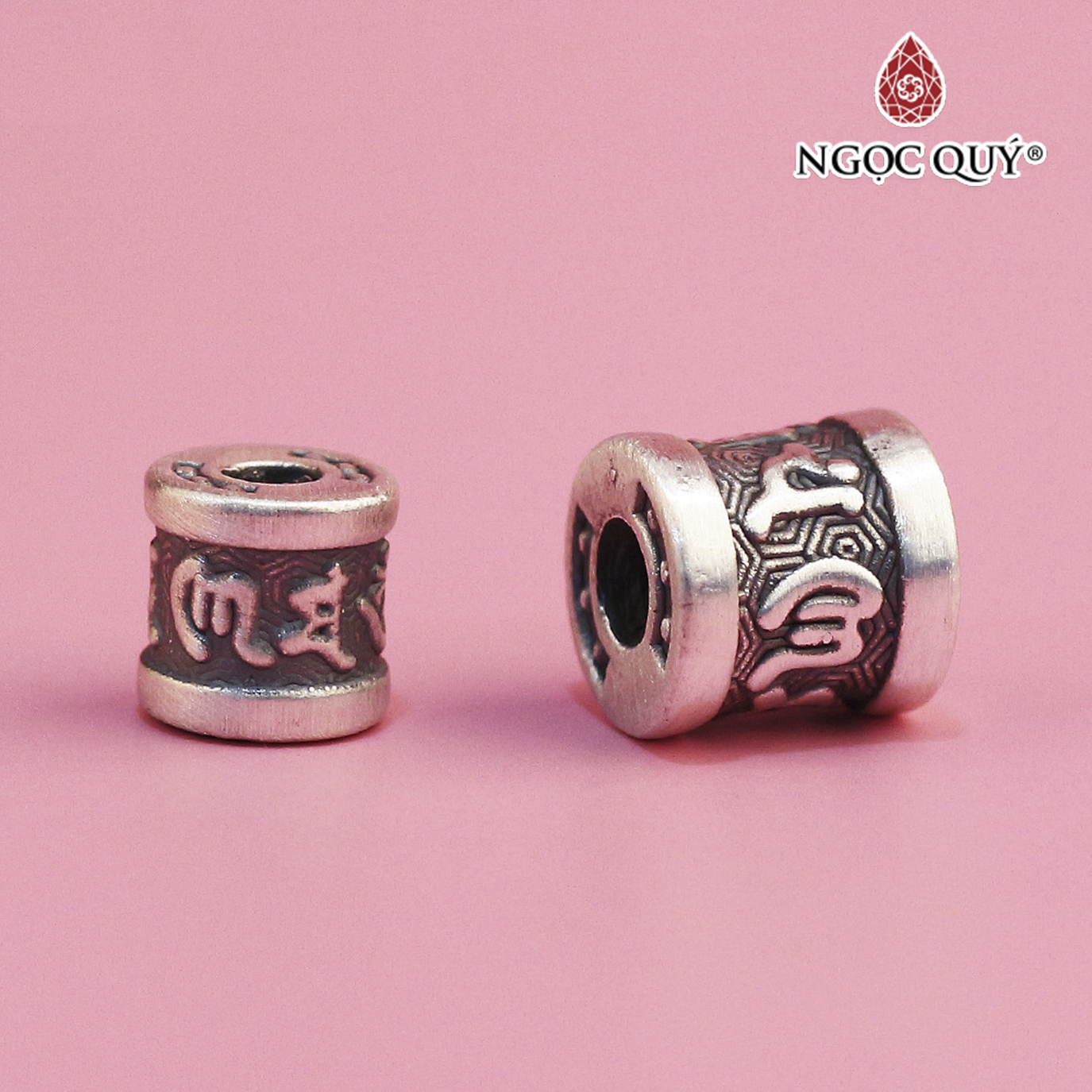 Charm bạc xỏ ngang họa tiết lục tự - Ngọc Quý Gemstones