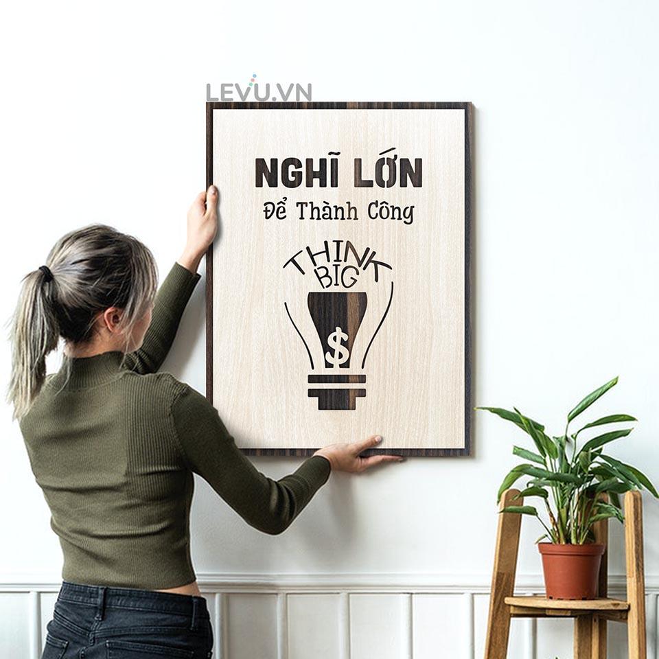 Tranh treo tường bằng gỗ LEVU LV030 "Nghĩ lớn để thành công"