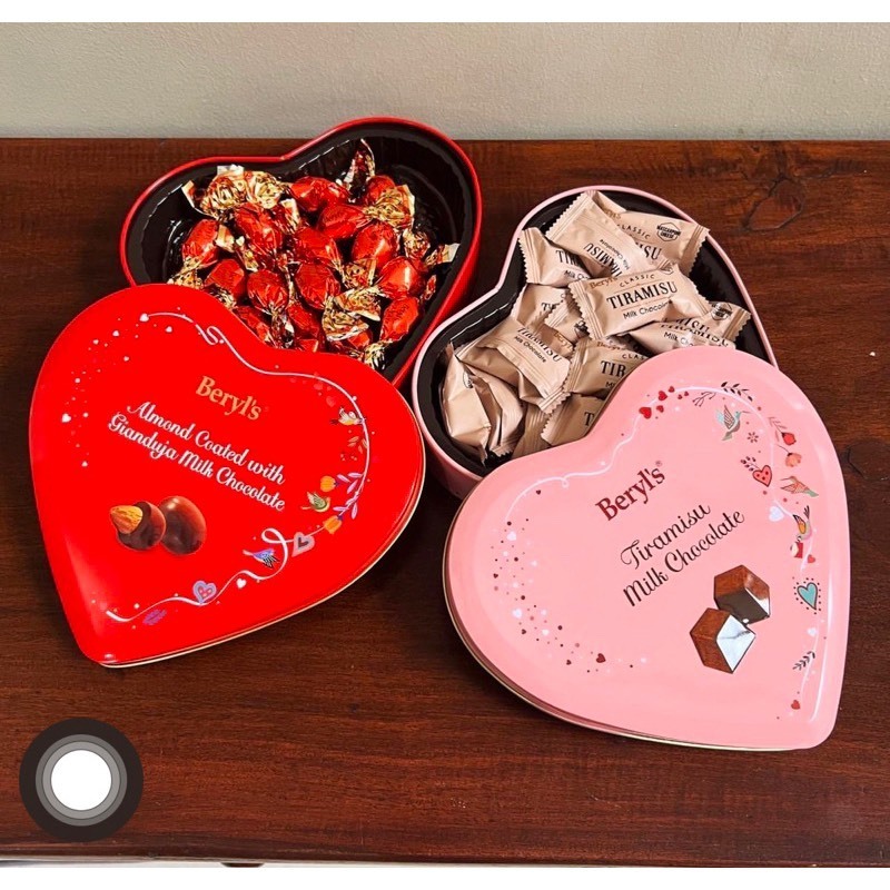Socola hạnh nhân phủ socola sữa Beryl's trái tim hộp thiếc 80g - Gift boxTrái tim đỏ