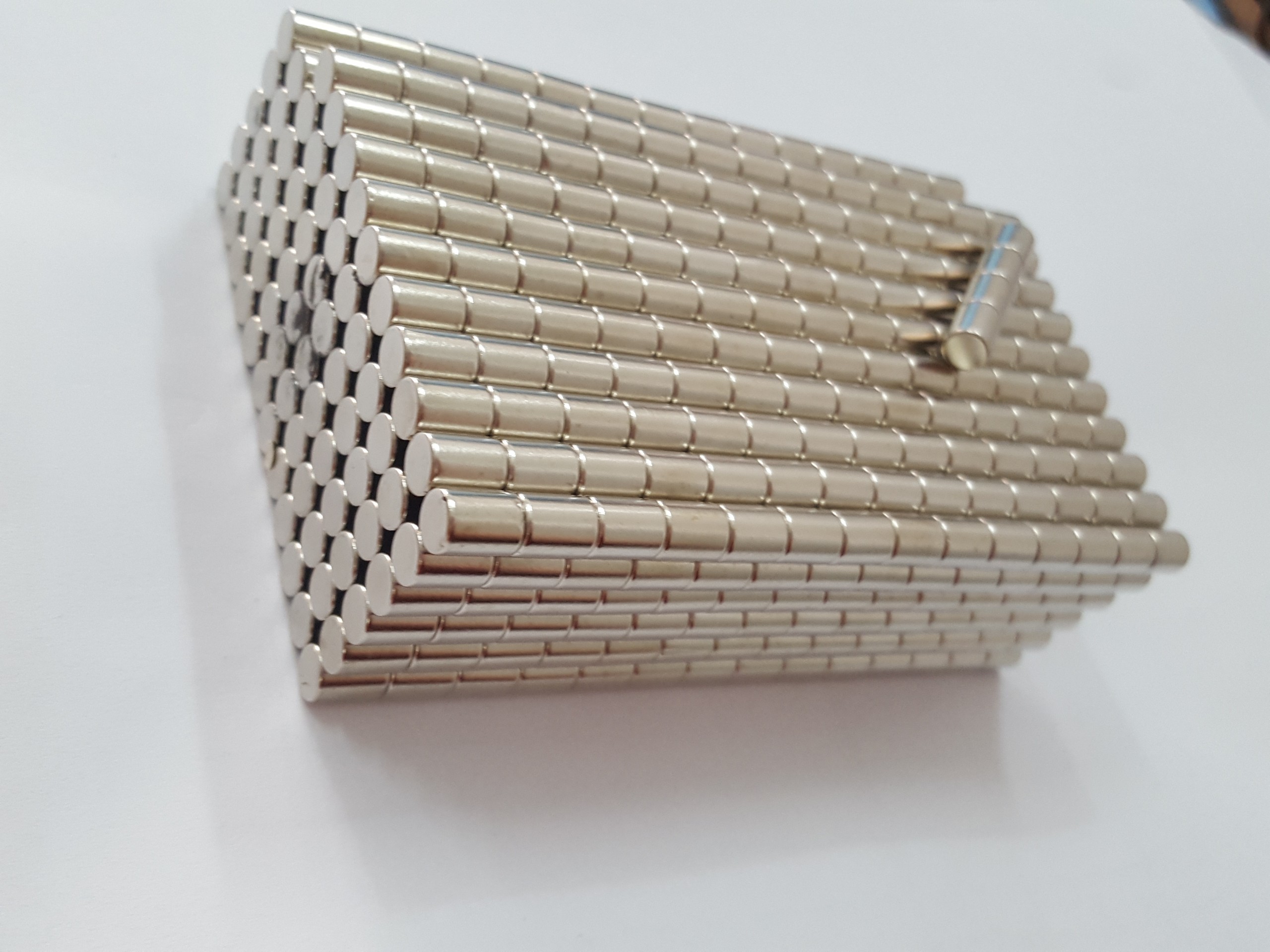 Nam châm viên trắng đất hiếm 6x10mm