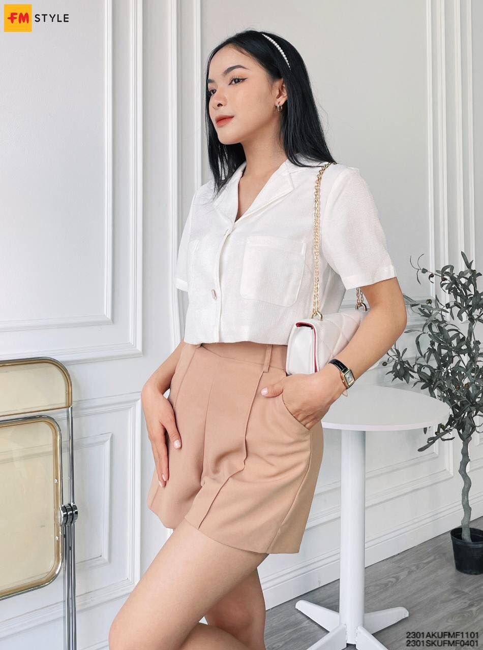 Áo kiểu nữ Fm Style kiểu dạ cổ vest dáng croptop phối nút thời trang thiết kế phong cách sang chảnh 23010743