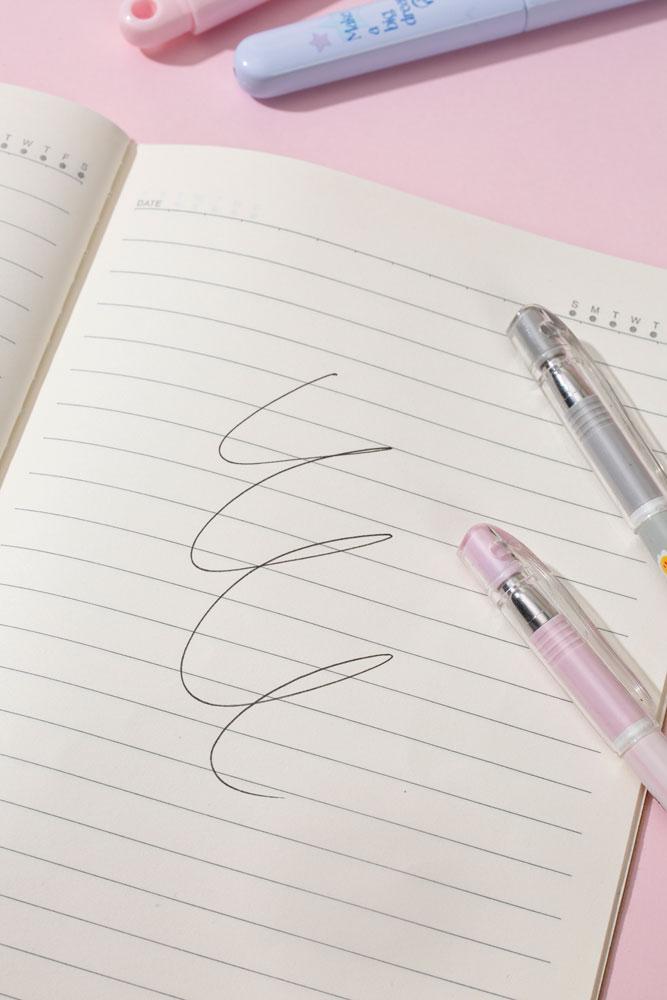 Bút Gel Deli 0.5 mm - Phiên Bản Sơn Tùng M-TP Giới Hạn - Deli G16-BL - Màu Xám - Mực Đen